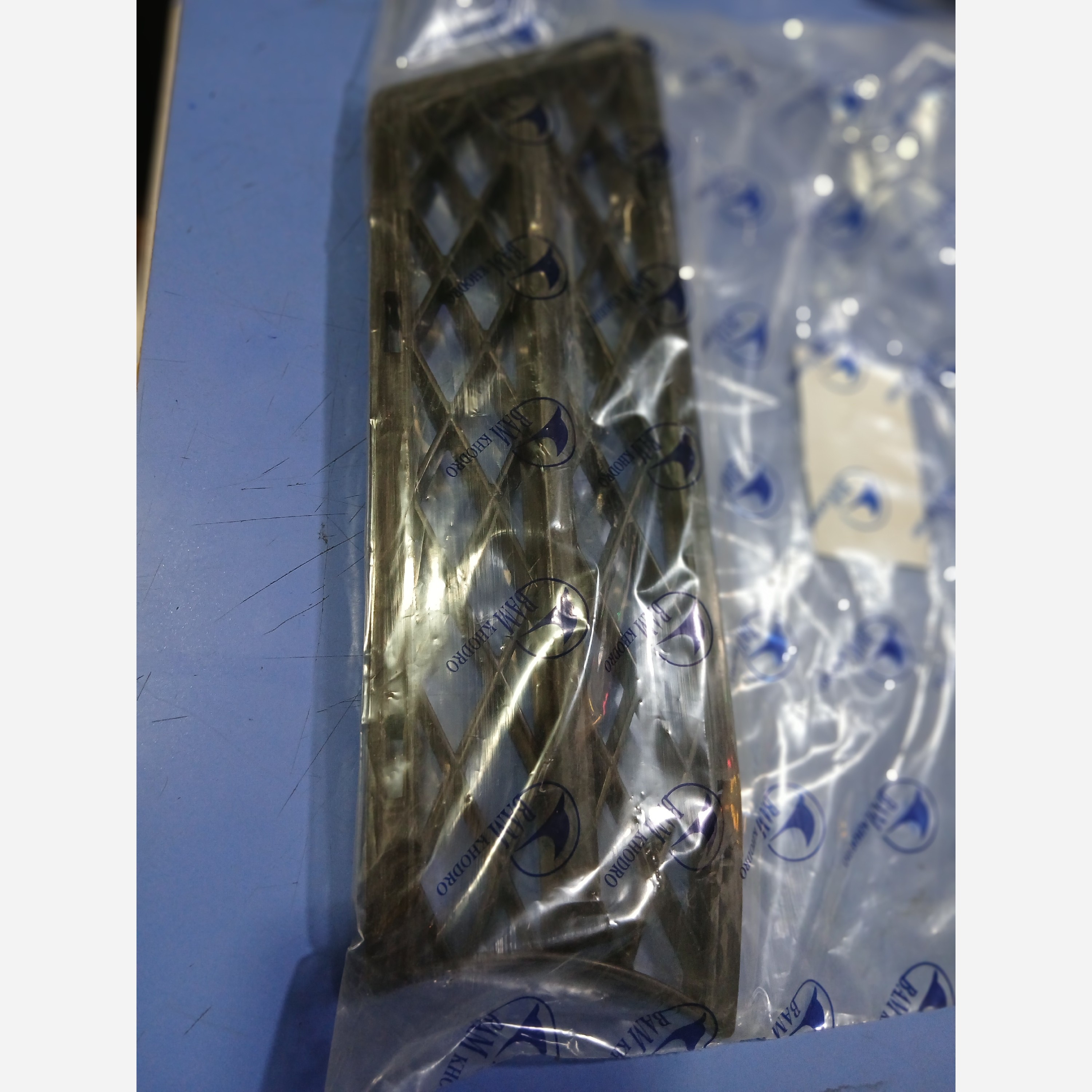 شبکه سپر جلو راست لیفان 620 اصلی (پس کرایه)